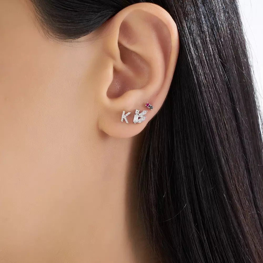 K Harf Pırlanta Taşlı Beyaz Altın Tek Küpe