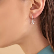 K Harf Pırlanta Taşlı Sallantılı Beyaz Altın Küpe