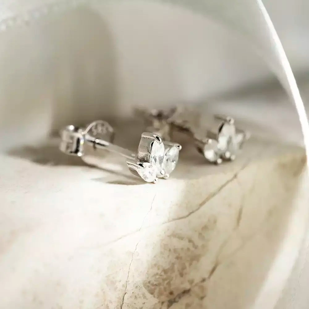 Lotus 0.25 CT Markiz Kesim Pırlanta Taşlı Beyaz Altın Küpe