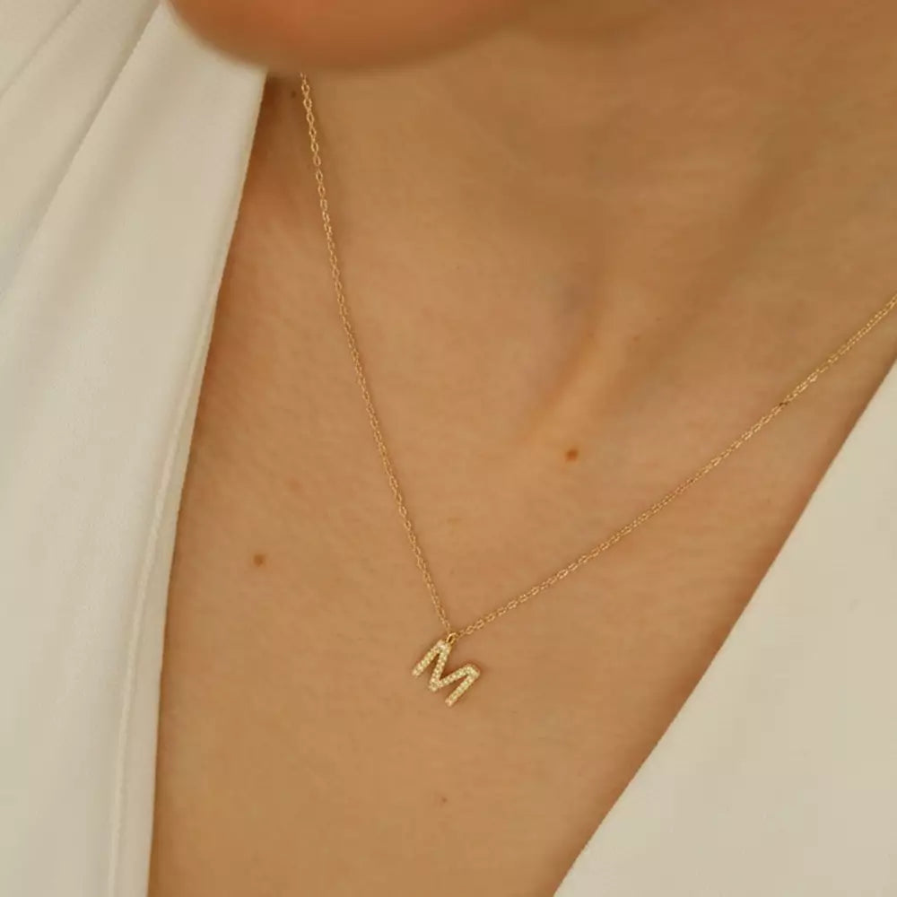 M Harf 0.13 CT Pırlanta Taşlı Sarı Altın Kolye