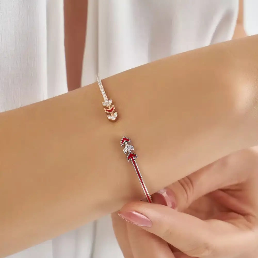 Malin Arrow Pırlanta Taşlı ve Kırmızı Mineli Bilezik