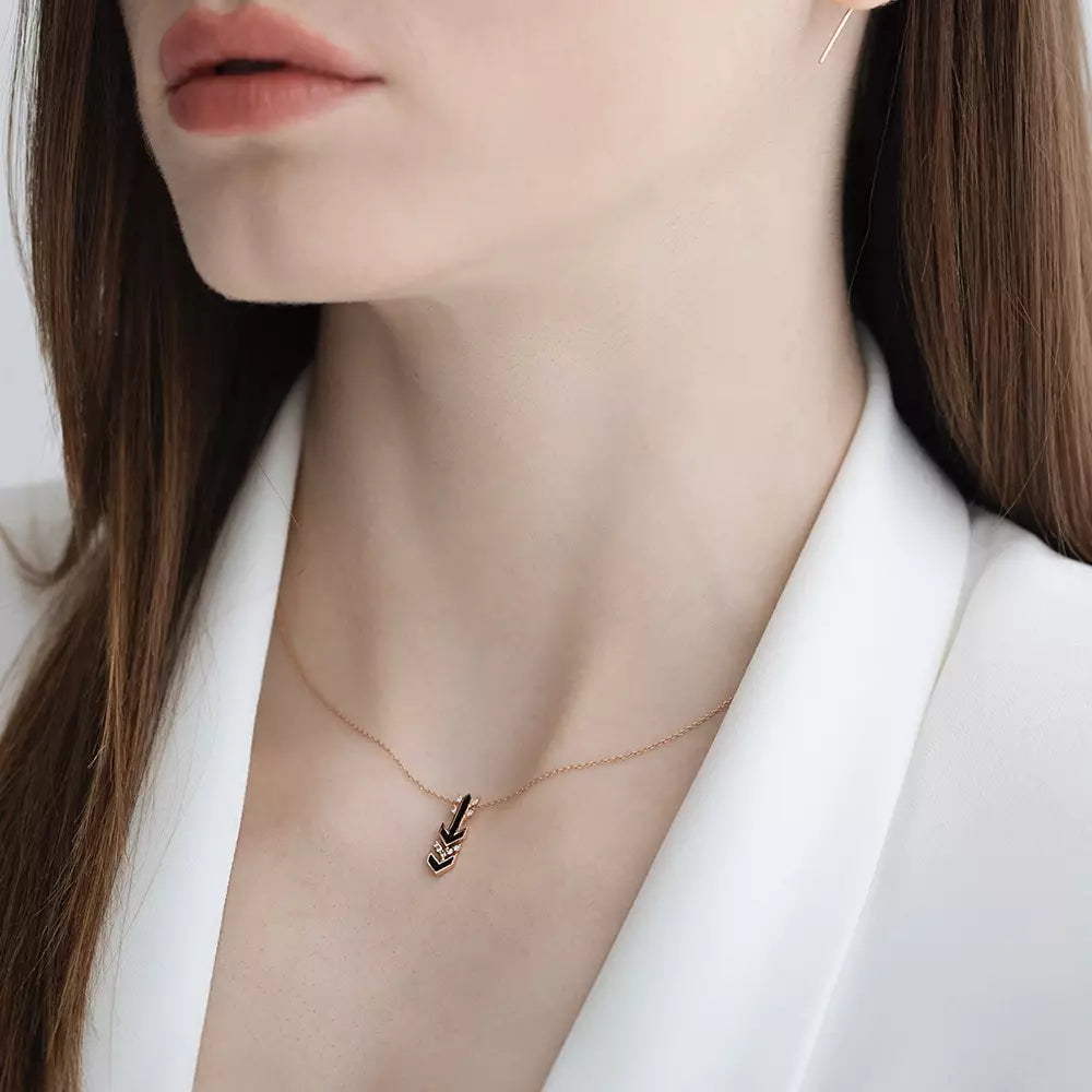 Malin Arrow Pırlanta Taşlı ve Siyah Mineli Rose Altın Kolye