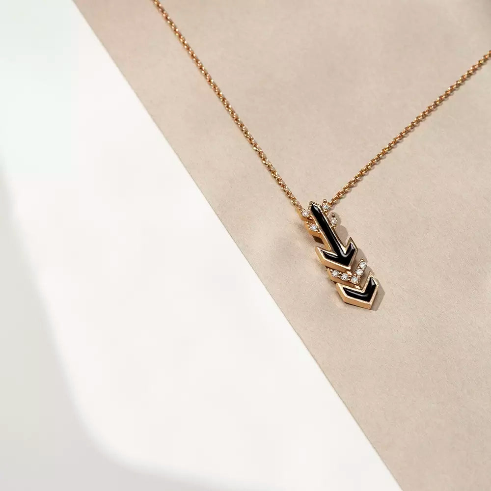 Malin Arrow Pırlanta Taşlı ve Siyah Mineli Rose Altın Kolye