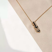 Glint Pırlanta Taşlı ve Siyah Mineli Rose Altın Kolye