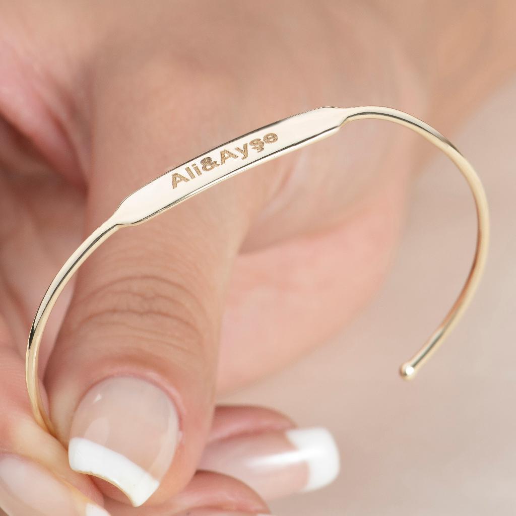 Minimal Personalized Gold Bracelet