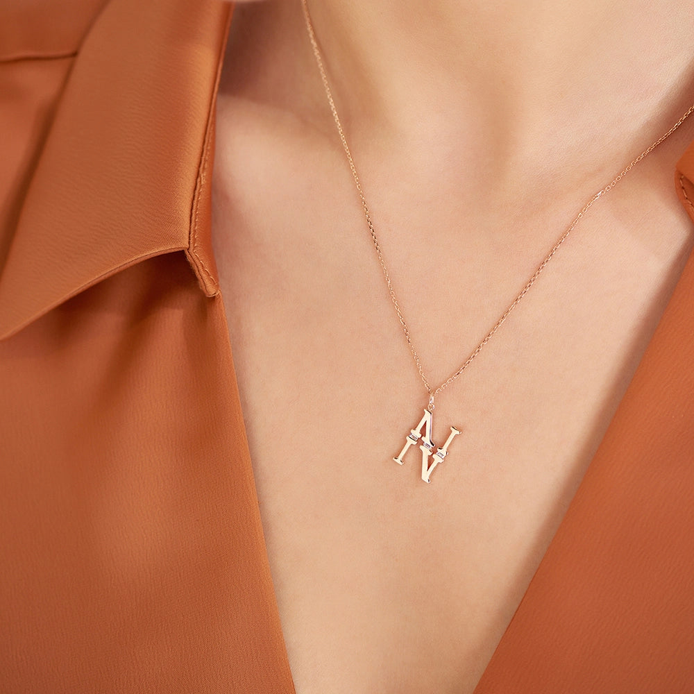 N Harf 0.04 CT Baget Pırlanta Taşlı Rose Altın Kolye