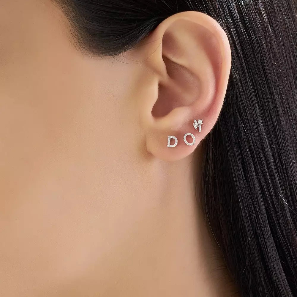 O Harf Pırlanta Taşlı Beyaz Altın Tek Küpe