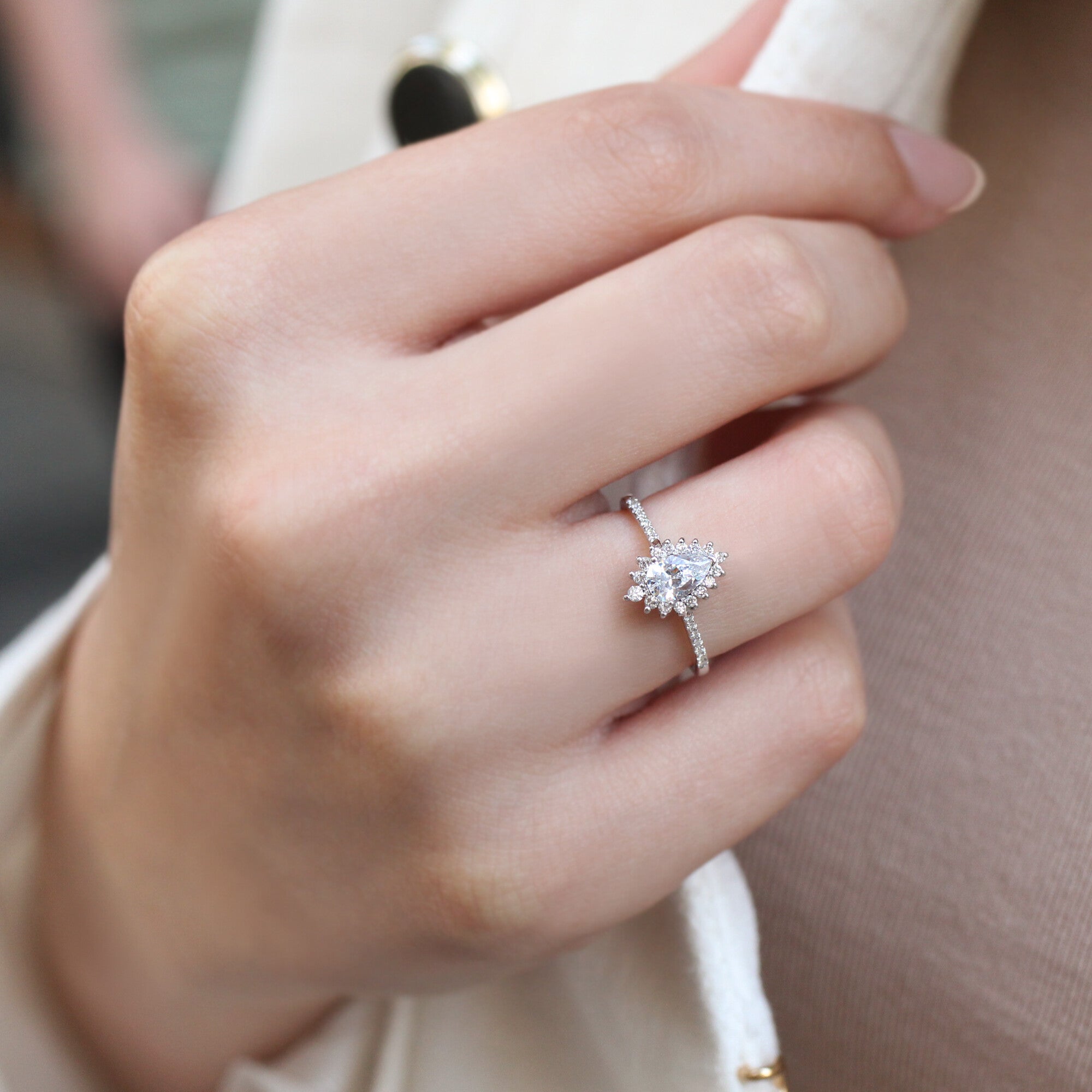 Özel Tasarım Damla Beyaz Topaz & Pırlanta Yüzük