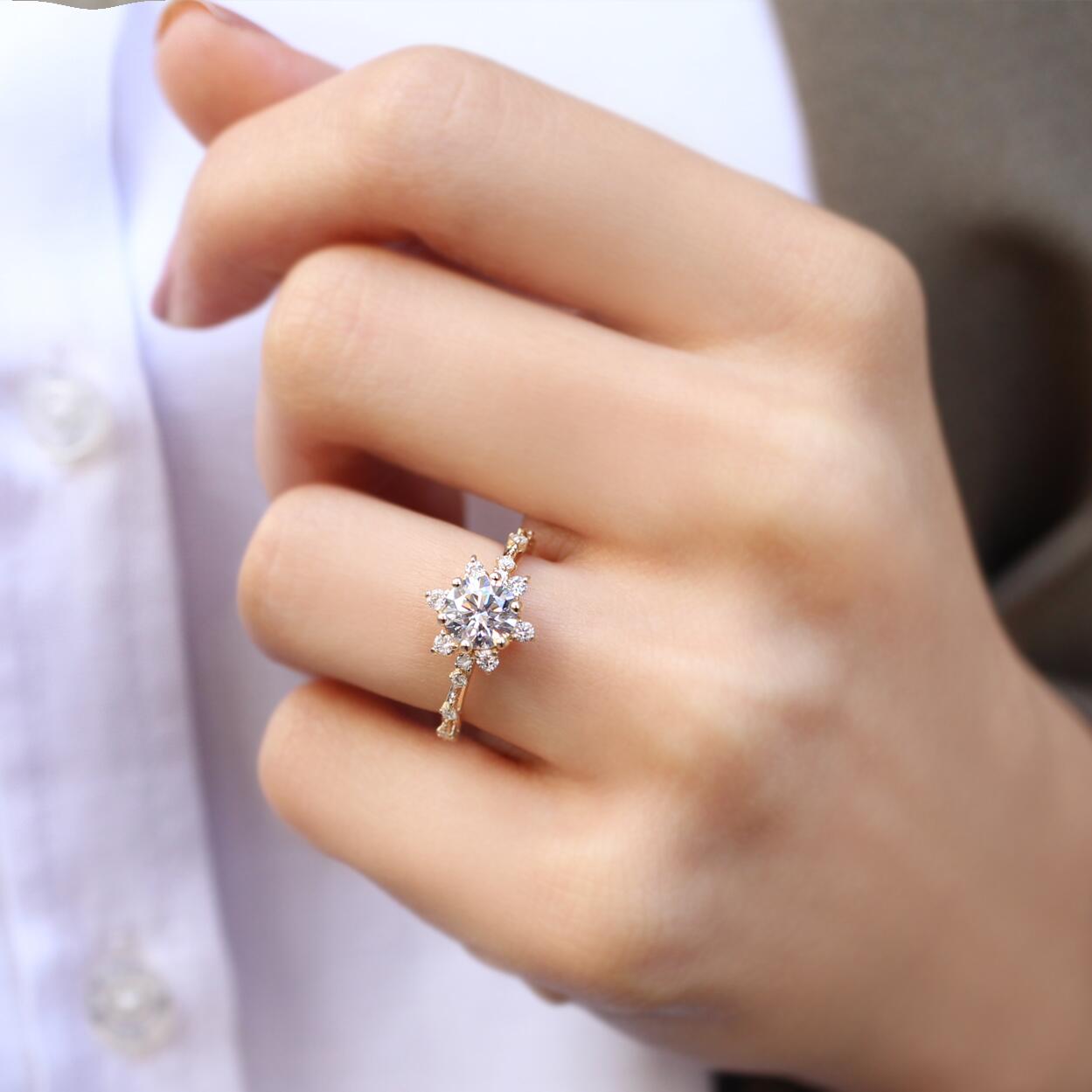 Özel Tasarım Kar Tanesi Pırlanta & Beyaz Topaz Yüzük