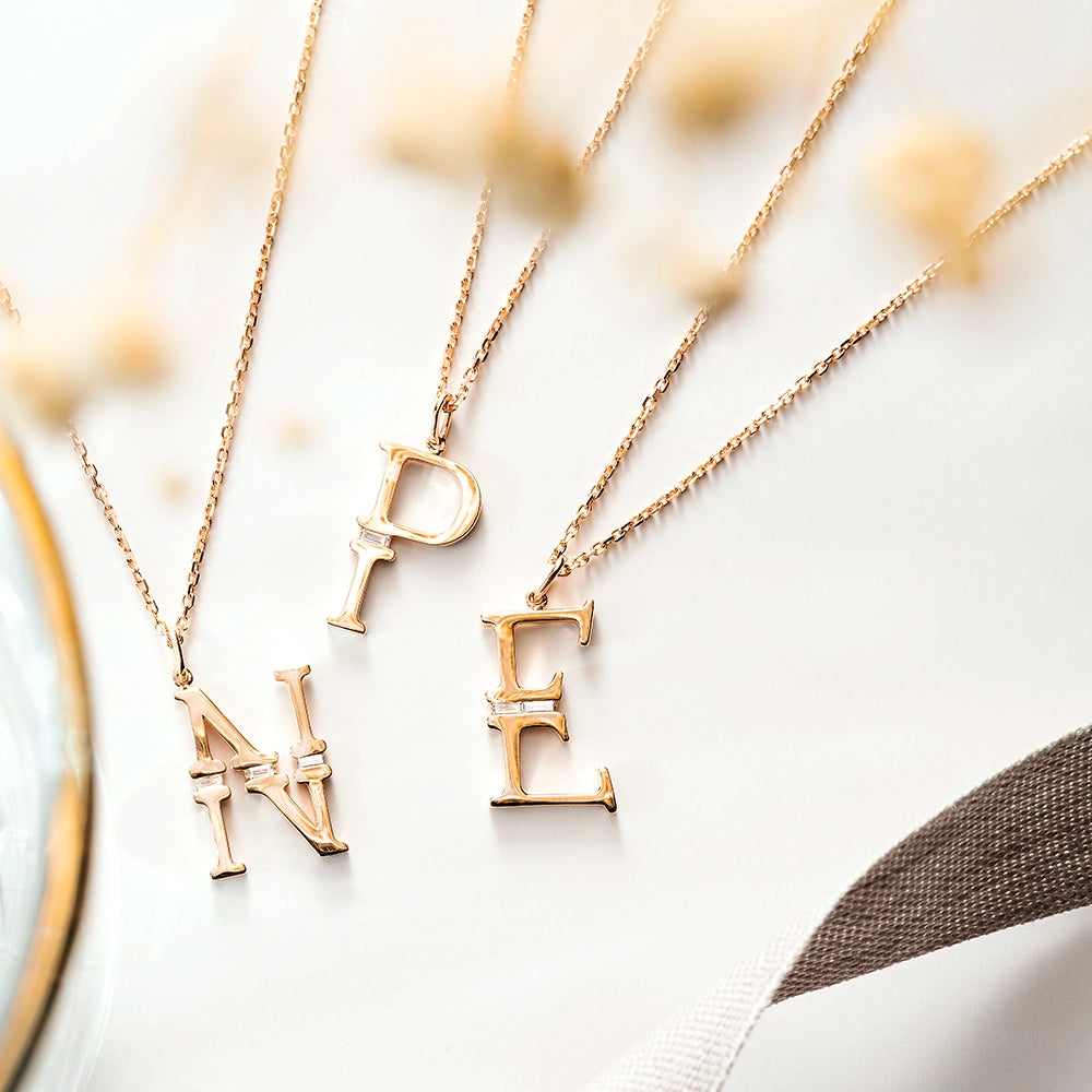 P Harf 0.02 CT Baget Pırlanta Taşlı Rose Altın Kolye