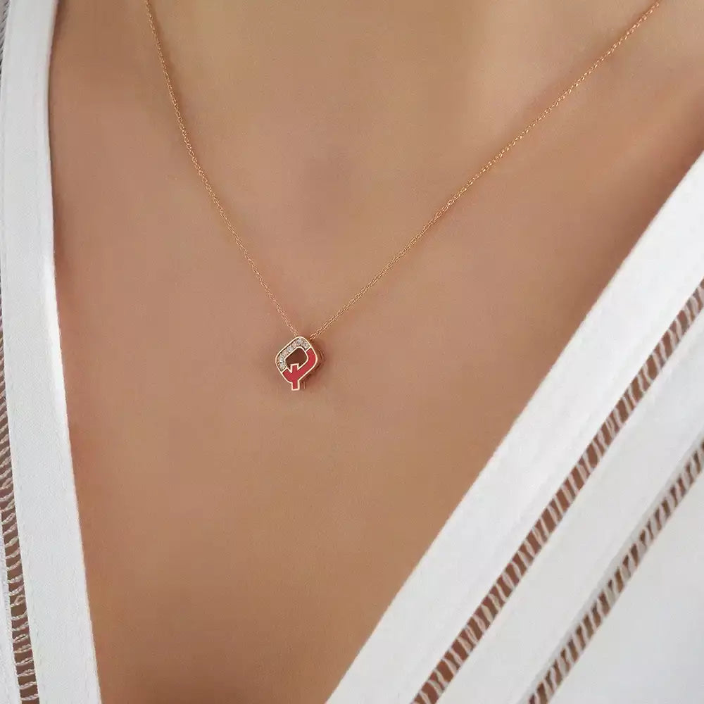 Q Harf Pırlanta Taşlı ve Kırmızı Mineli Rose Altın Kolye