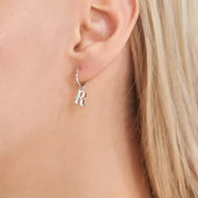 R Harf Pırlanta Taşlı Sallantılı Beyaz Altın Tek Küpe