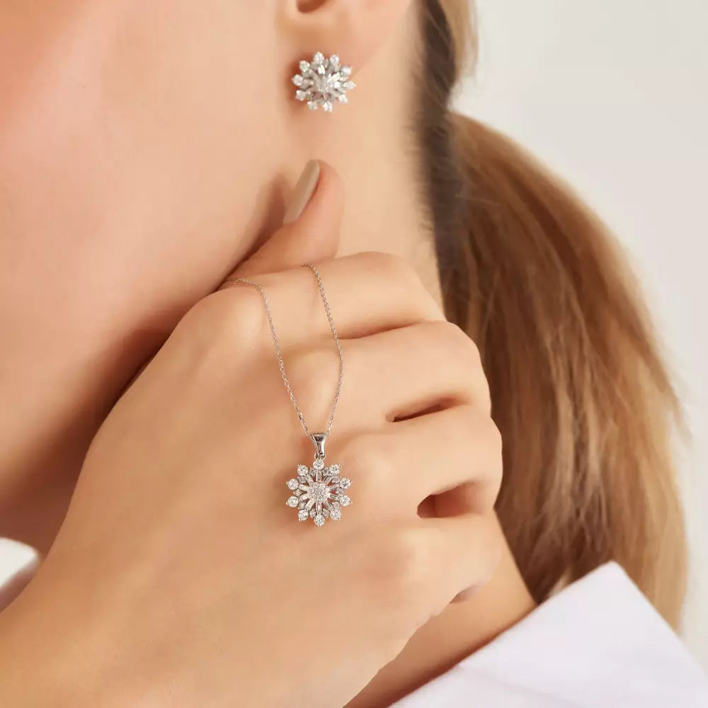 Scale Pırlanta Taşlı Beyaz Altın Kolye