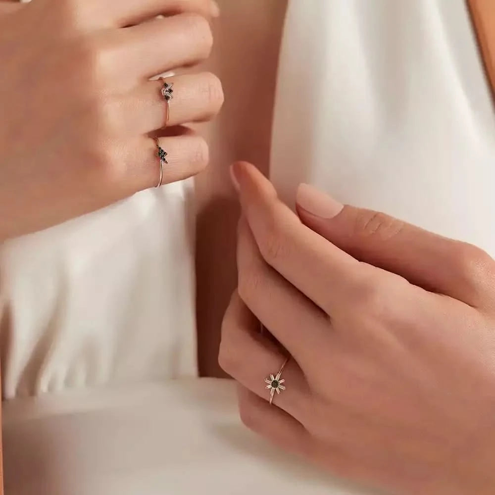 Seed 0.12 CT Siyah Pırlanta ve Baget Pırlanta Taşlı Rose Altın Yüzük