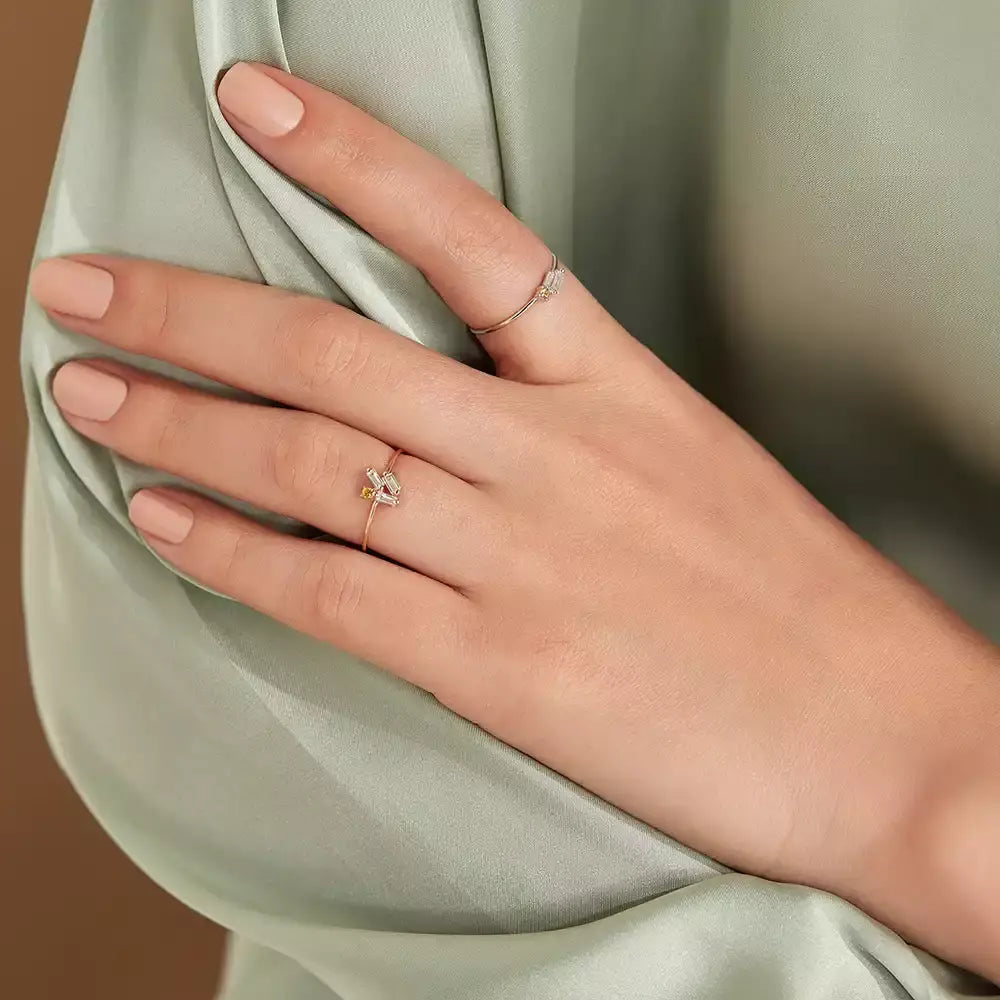 Micra 0.14 CT Yellow Safir ve Baget Pırlanta Taşlı Yüzük