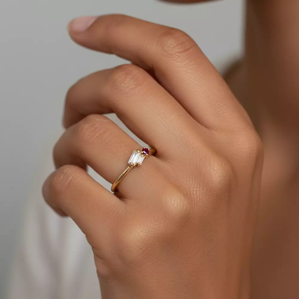 Seed 0.19 CT Yakut ve Baget Pırlanta Taşlı Sarı Altın Yüzük