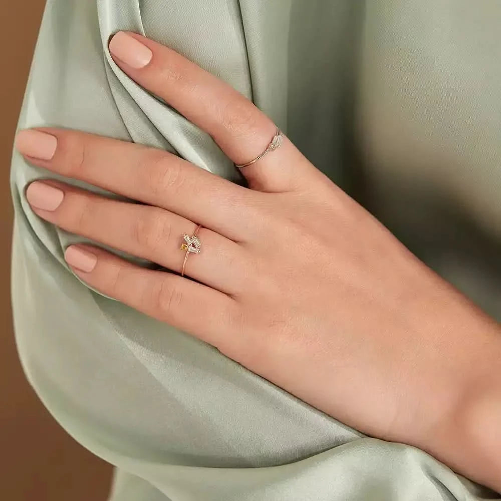 Seed 0.23 CT Yellow Safir ve Baget Pırlanta Taşlı Yüzük