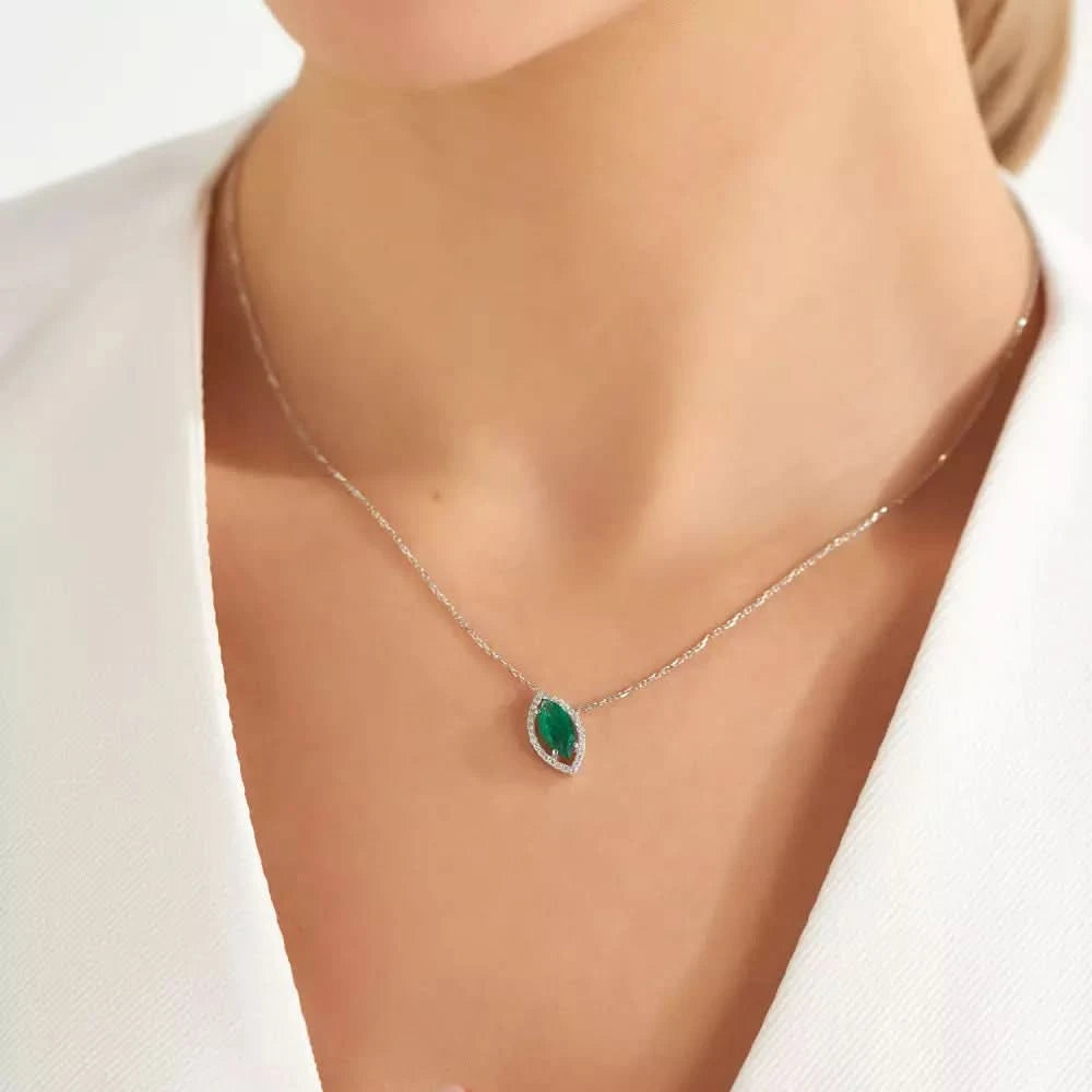 Shuttle Markiz Kesim Zümrüt ve Pırlanta Taşlı Beyaz Altın Kolye