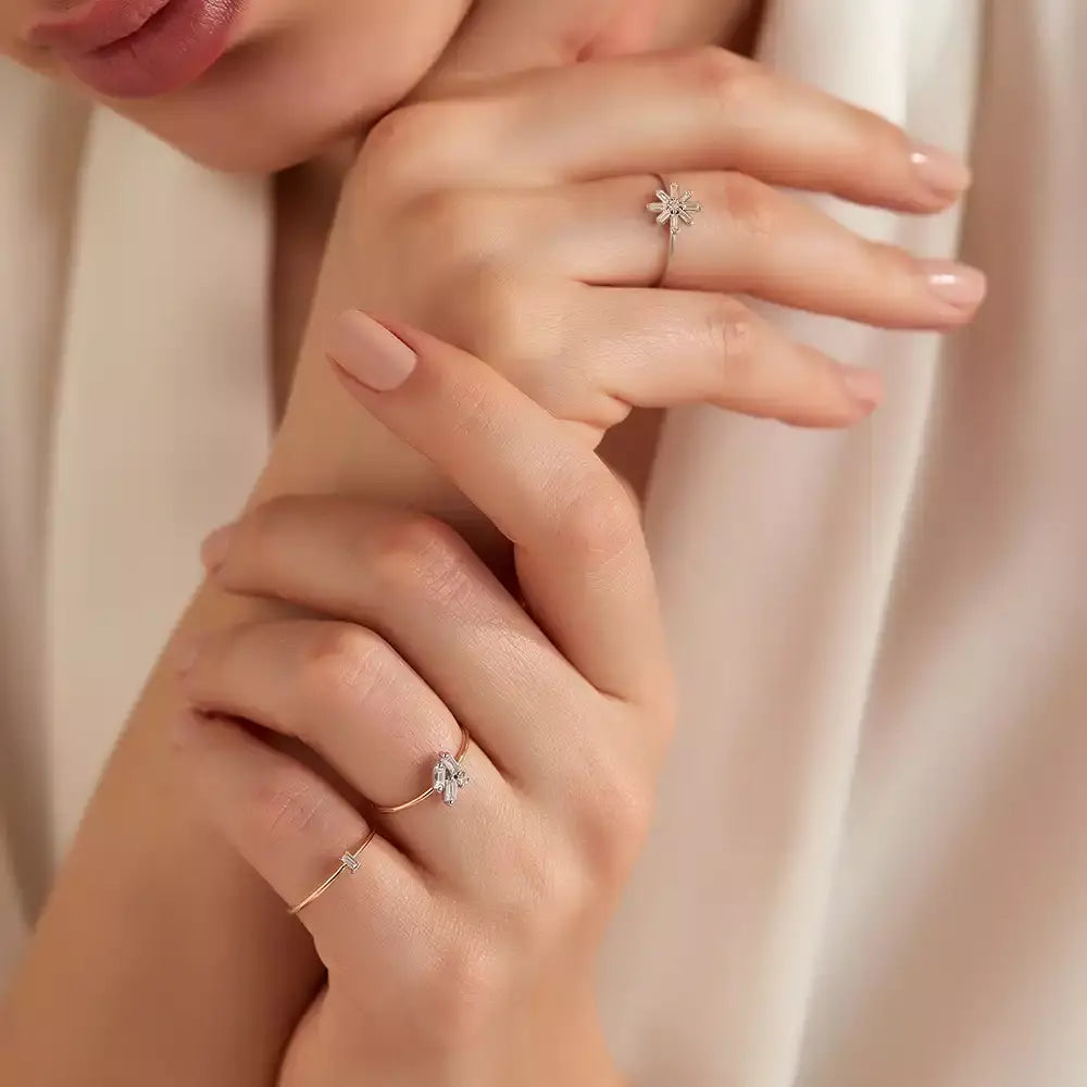 Solo 0.04 CT Baget Pırlanta Taşlı Rose Altın Yüzük