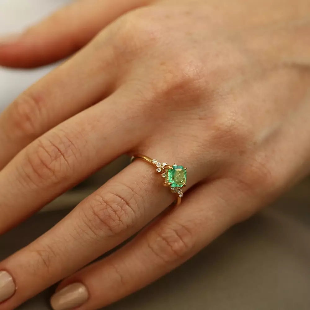 Talia 0.98 CT Zümrüt ve Pırlanta Taşlı Sarı Altın Yüzük