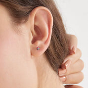 Triangle Siyah Pırlanta, Zümrüt ve Yakut Taşlı Mini Tek Küpe