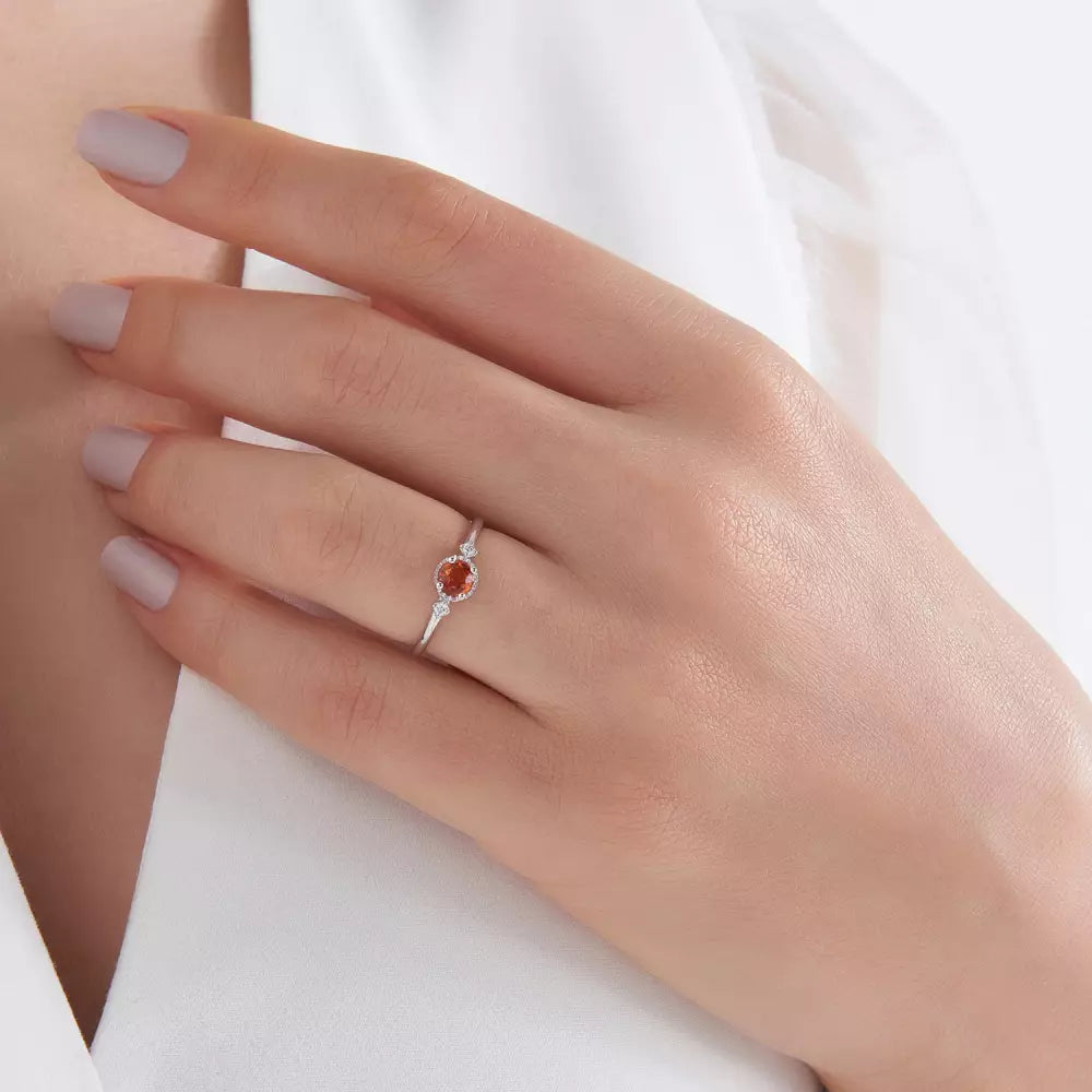 Trine Pırlanta ve Orange Safir Taşlı Beyaz Altın Yüzük