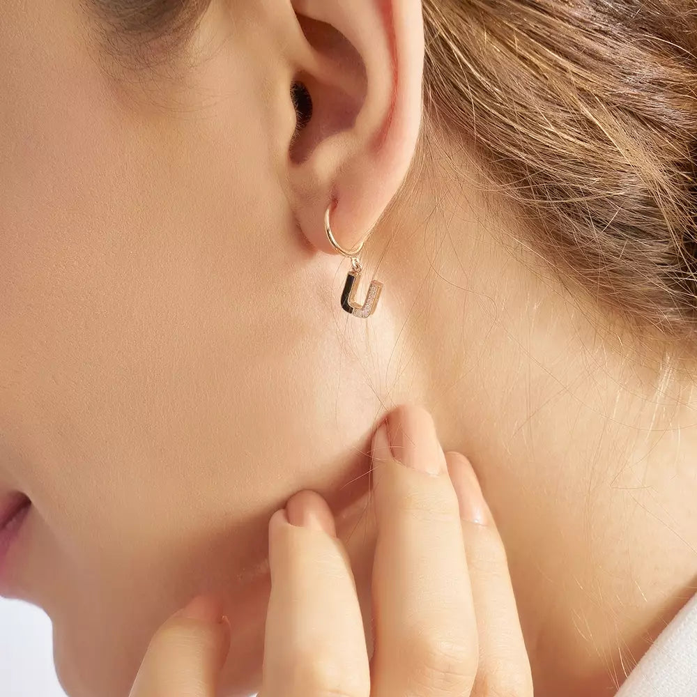 U Harf Siyah Mineli ve Pırlanta Taşlı Tek Küpe