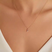 V Harf 0.08 CT Pırlanta Taşlı Rose Altın Kolye