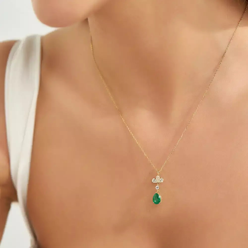 Vanya Zümrüt ve Pırlanta Taşlı Sarı Altın Kolye