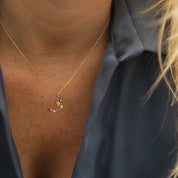 و Vav Harf 1.00 CT Pırlanta ve Multicolor Safir Taşlı Rose Altın Kolye