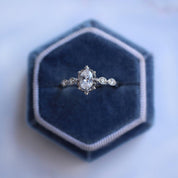 Vintage Aria Beyaz Topaz & Pırlanta Yüzük