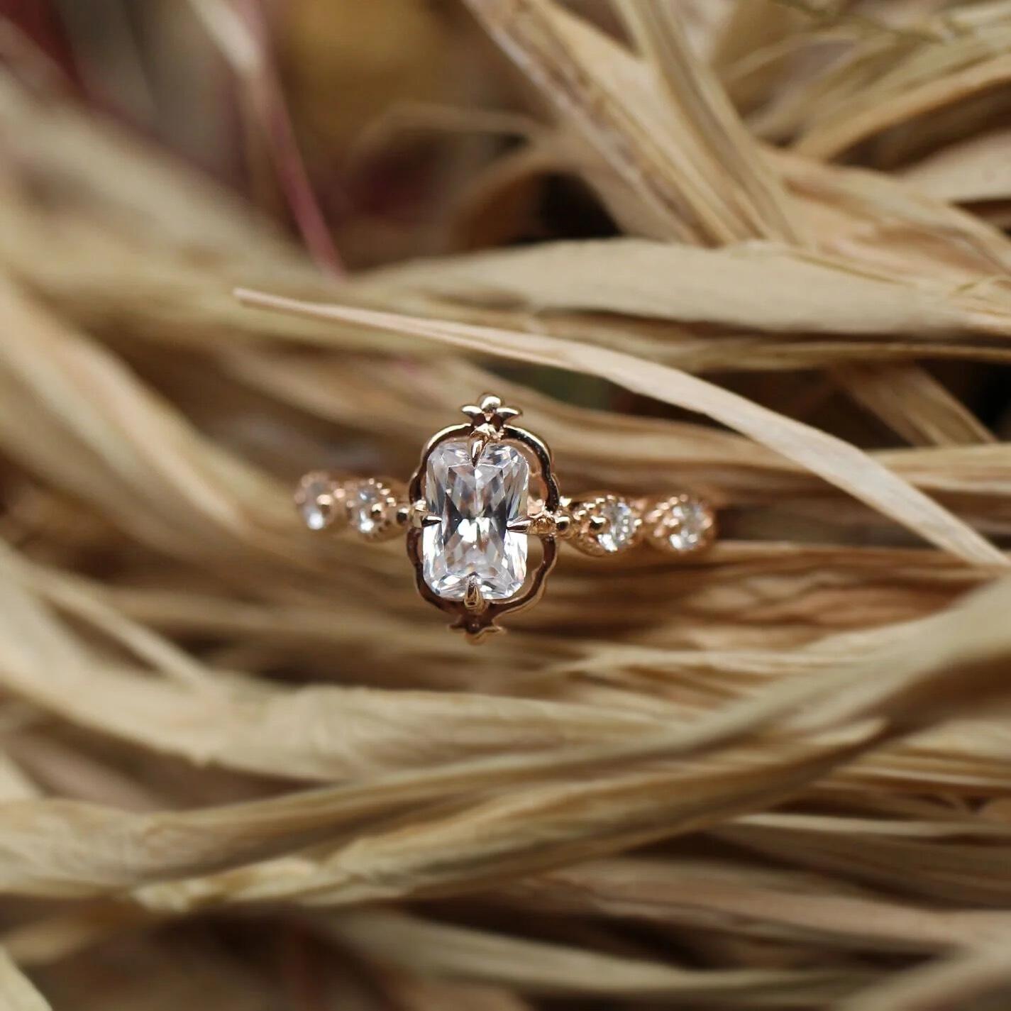 Vintage Aria Beyaz Topaz & Pırlanta Yüzük