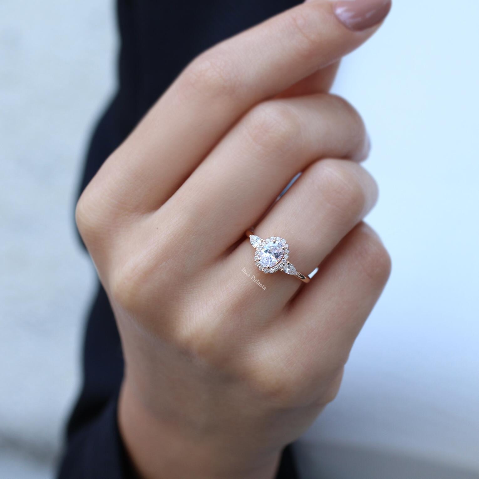 Vintage  Beyaz Topaz & Damla Pırlanta Yüzük