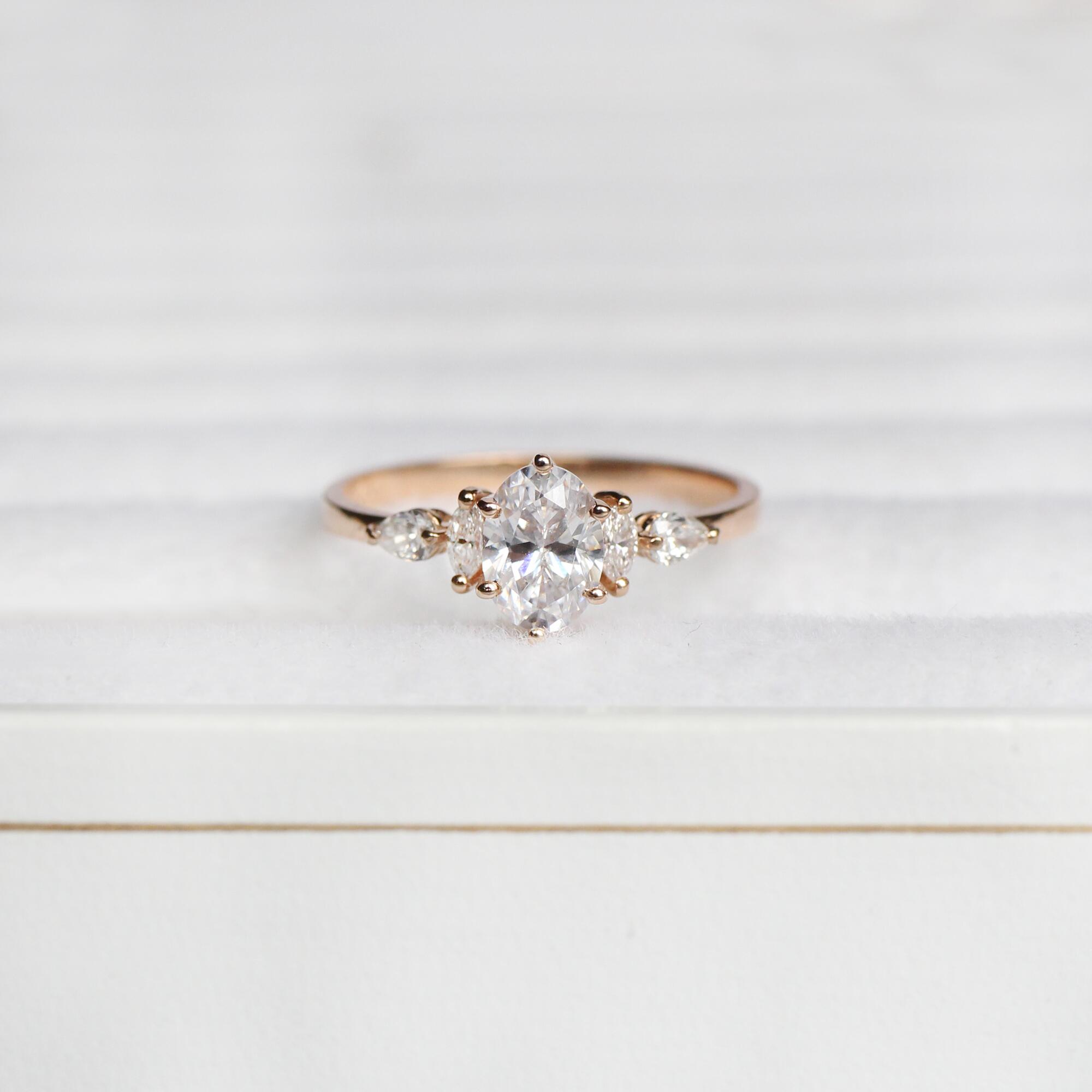 Vintage Diana Beyaz Topaz & Pırlanta Yüzük