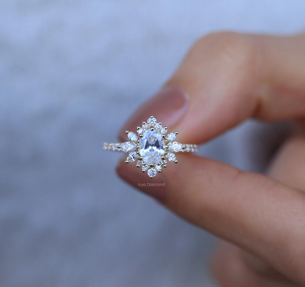 Vintage Kenar Taşlı Artemis Beyaz Topaz & Pırlanta Yüzük