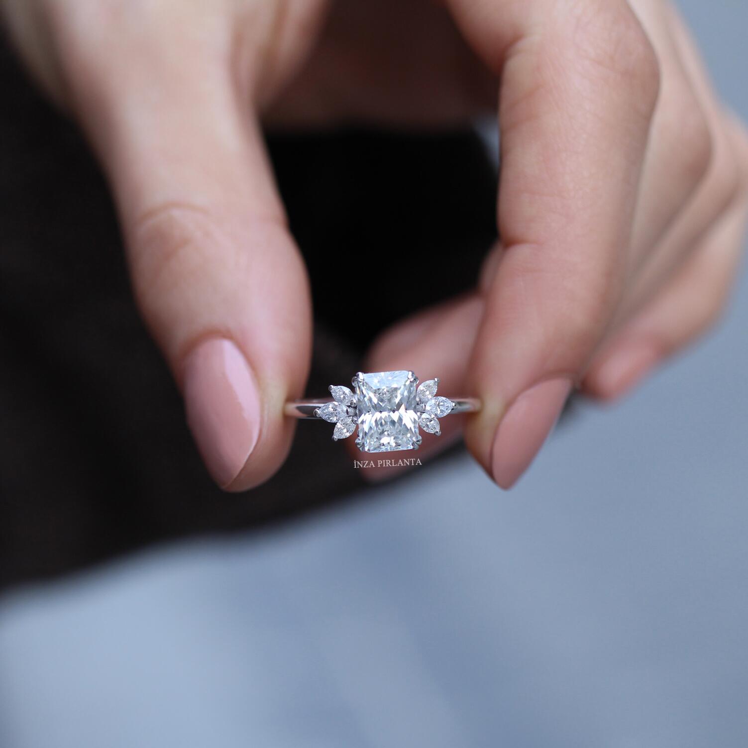 Vintage Lotus Beyaz Topaz & Pırlanta Yüzük