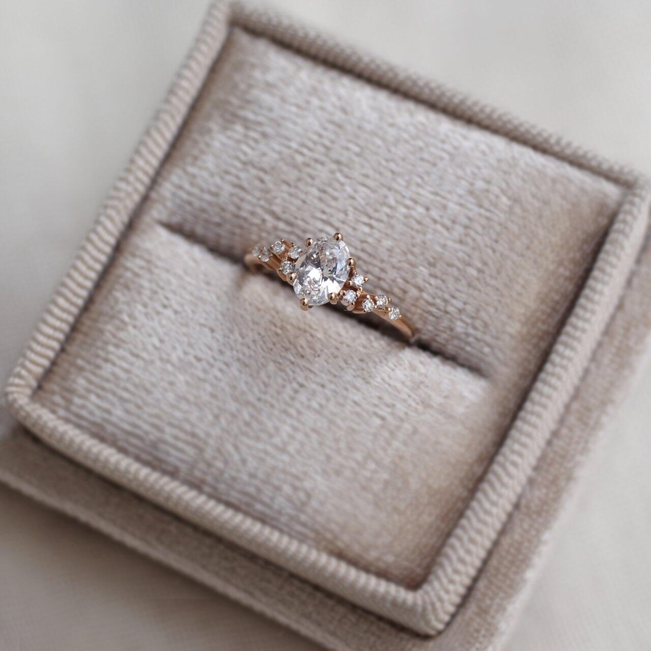 Vintage Özel Tasarım Asimetri Pırlanta & Beyaz Topaz Yüzük