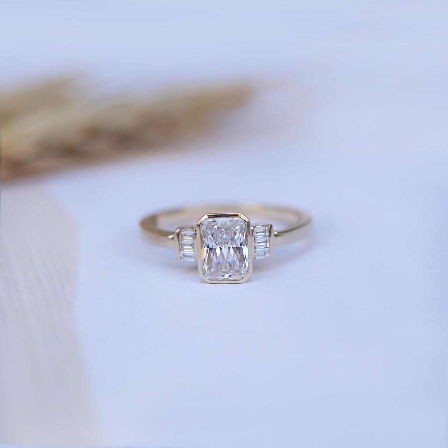 Vintage Özel Tasarım Beyaz Topaz & Pırlanta Yüzük