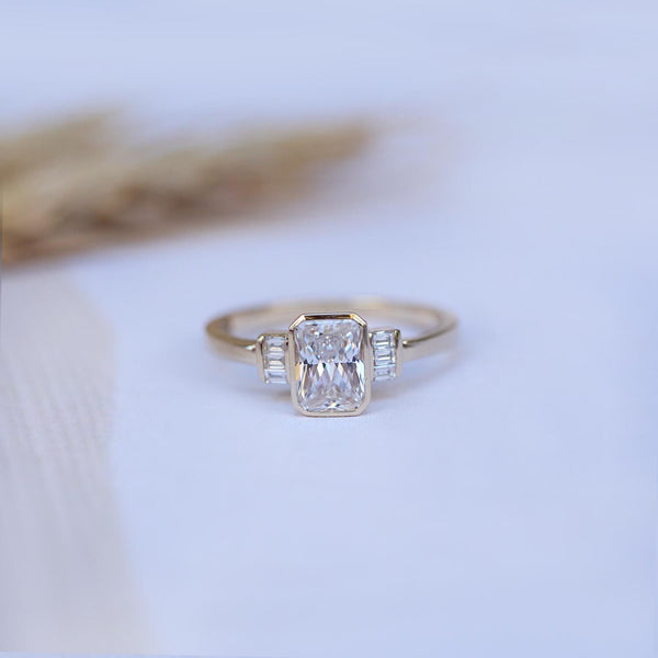 Vintage Özel Tasarım Beyaz Topaz & Pırlanta Yüzük