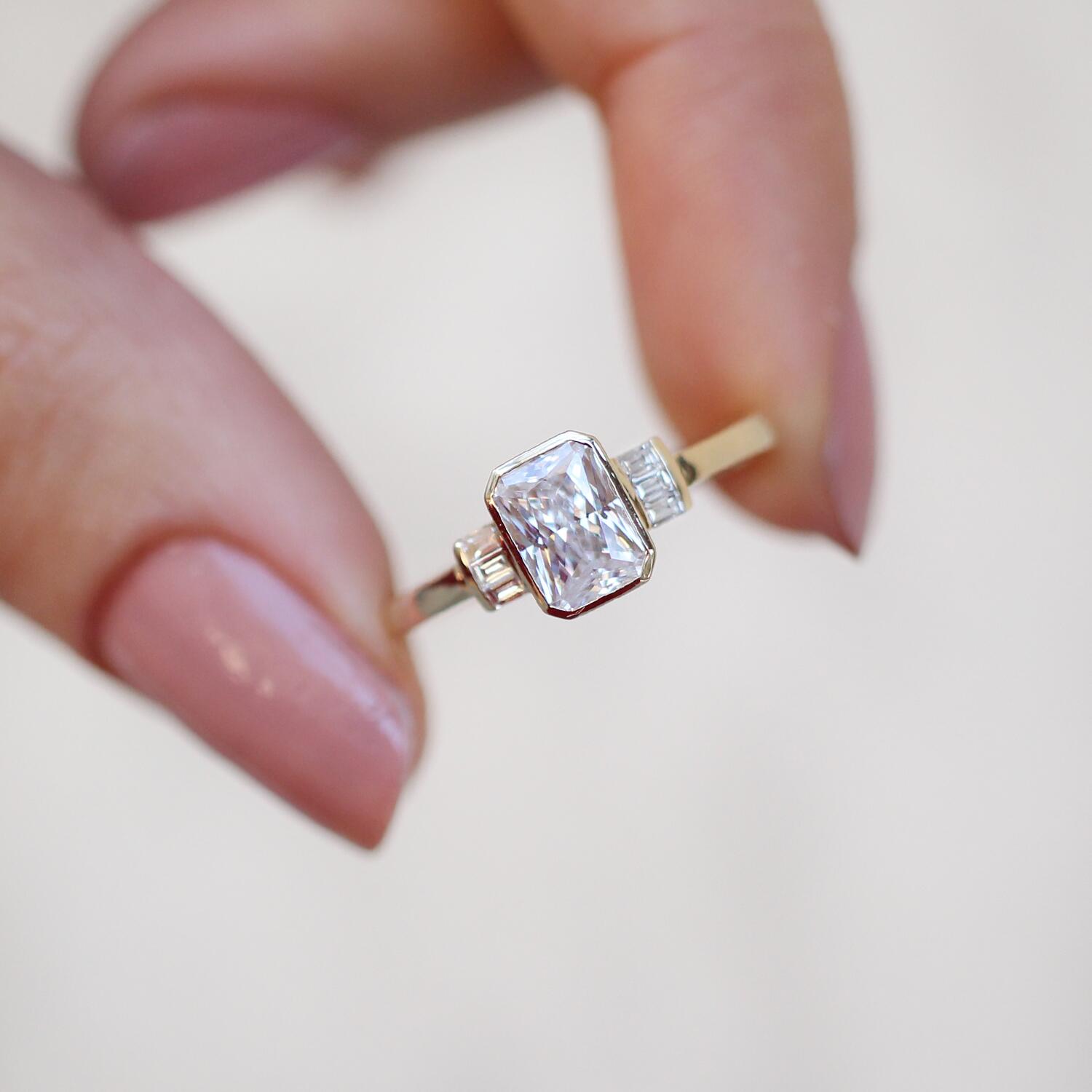 Vintage Özel Tasarım Beyaz Topaz & Pırlanta Yüzük