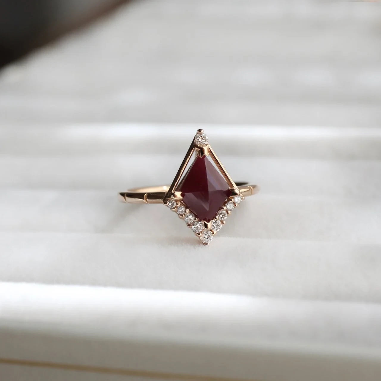 Vintage Özel Tasarım Yakut & Pırlanta Yüzük