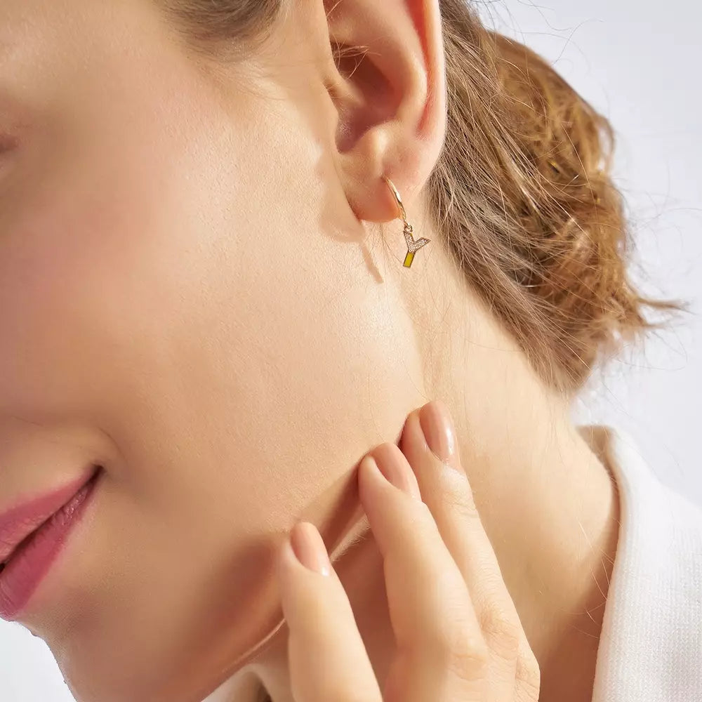 Y Harf Sarı Mineli ve Pırlanta Taşlı Tek Küpe