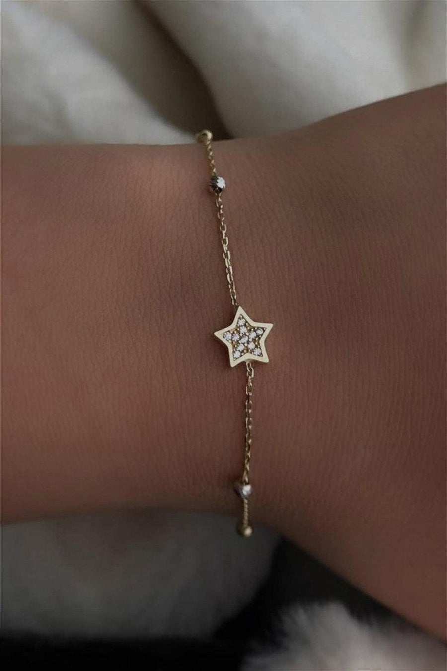 Golden Dorika Bulk Star Bracelet
