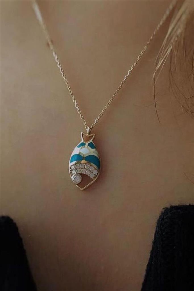 Gold Encouraged Fish Necklace