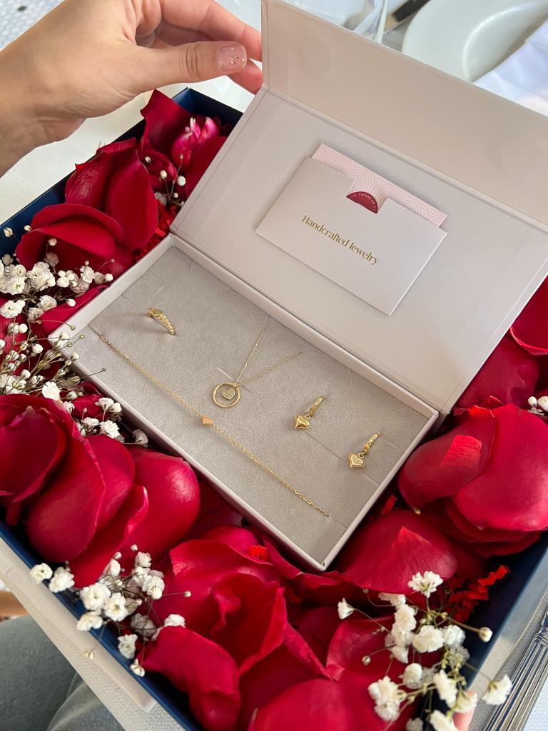 Valentine's Day Box Full of Roses (Charms not included)